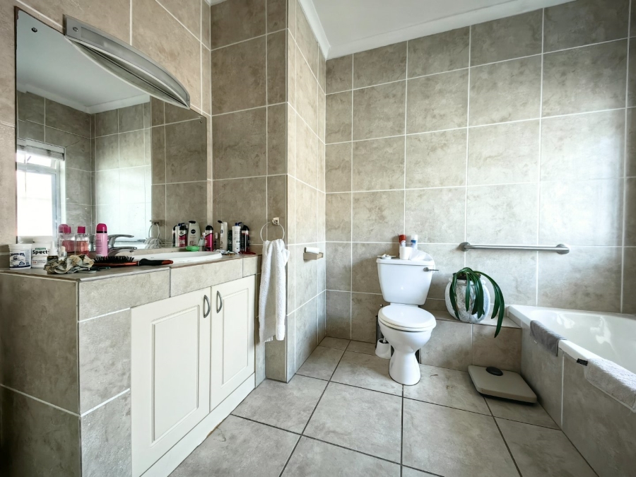 To Let 3 Bedroom Property for Rent in Gordons Bay Village Western Cape